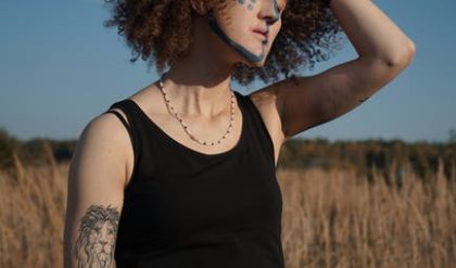 Use the process of birds to make clothing and paint colors that don’t fade
