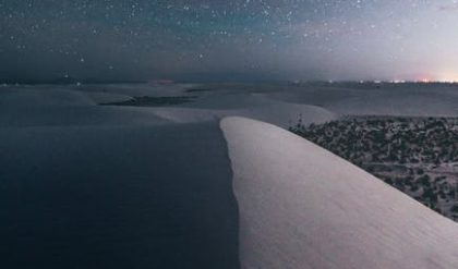 Moon and Jupiter very close to each other in the night sky