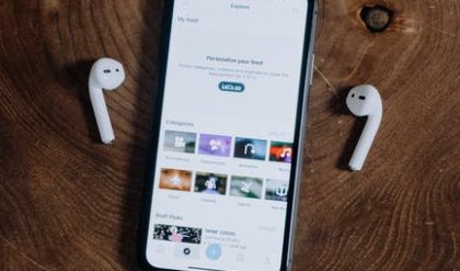 Fixa en AirPod högre än den andra