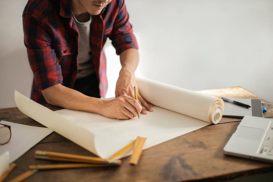 Vad gör en projektingenjör?  – Definition, färdigheter och mer