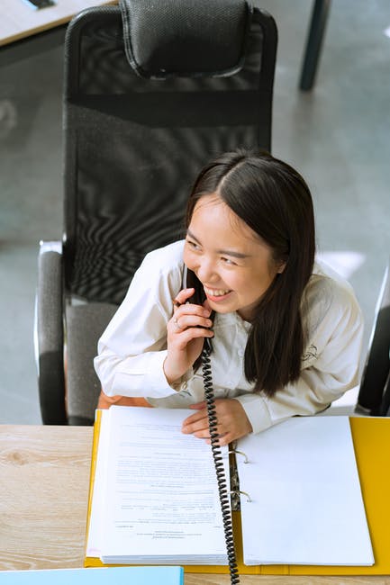 Vad är telefonoperatör? – Definition, arbetsuppgifter och mer