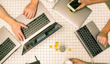Vad är digital marknadsföring?  Definition, fördelar och mer