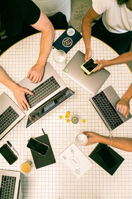 Vad är digital marknadsföring?  Definition, fördelar och mer