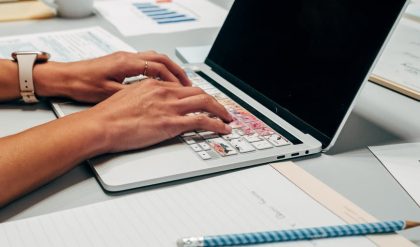 Vad är en USB?  – Definition, användningsområden, typer och mer